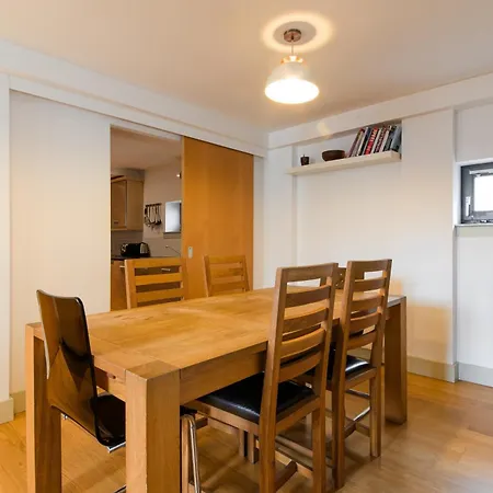 Modern Flat In The Middle Of Old Town Edinburgh