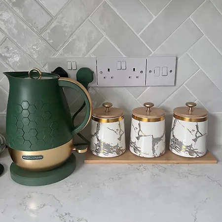 Centre House - 5 Bedrooms - Sleeps 9 - Parking Casa de Férias