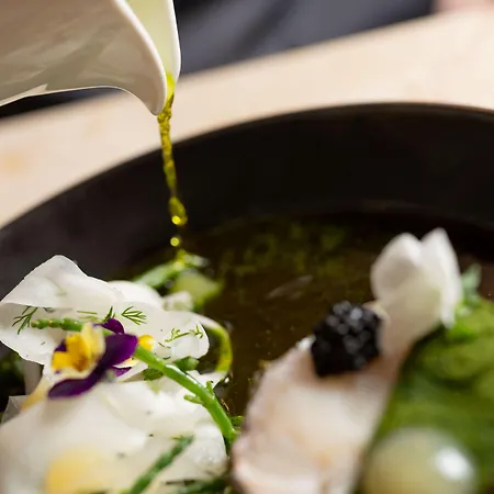 No11 Boutique & Brasserie