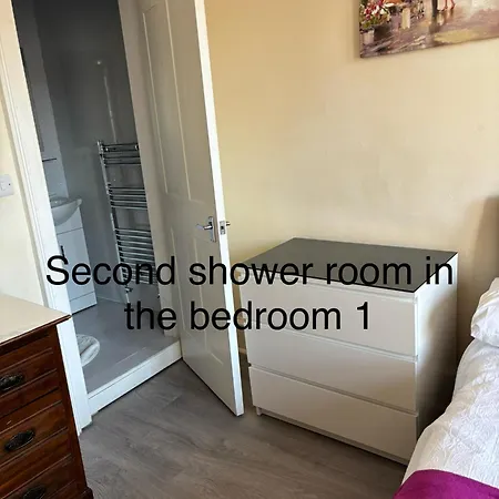 3 Bedrooms For Upto 6 Apartmán