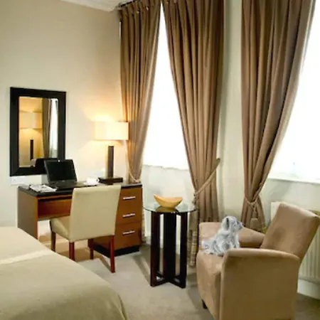 The Parliament House 3*