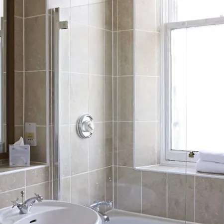 The Parliament House 3*