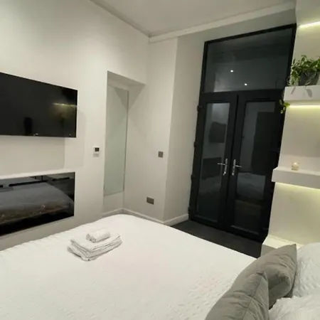 2bedroom With Steam Apartment *