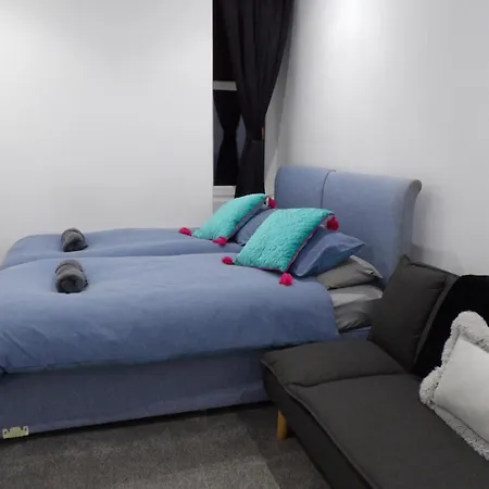 2bed Sleeps 4-near Meadows Park Parking Wifi