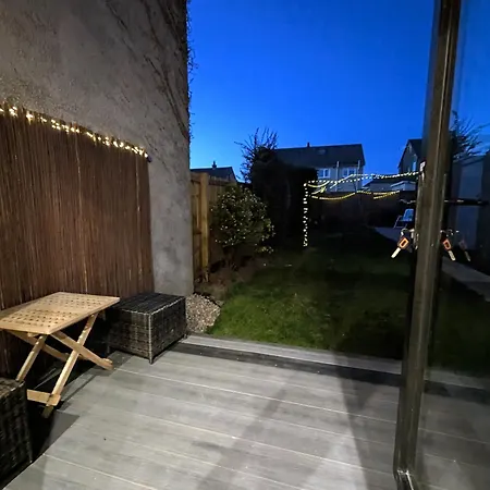 Newly Refurbished 3 Bed House With 2-Sided Wood Burner And Garden In Edinburgh * Edynburg