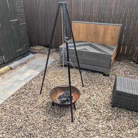 Newly Refurbished 3 Bed House With 2-Sided Wood Burner And Garden In Edinburgh Dom wakacyjny *