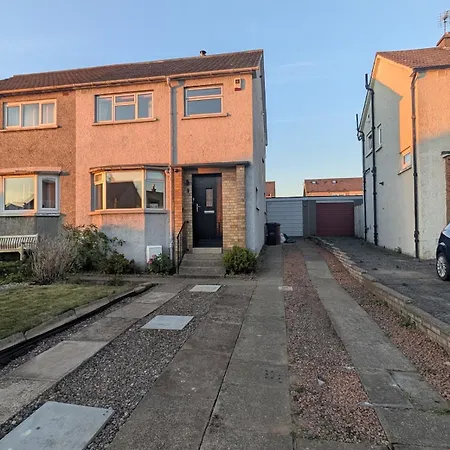 Newly Refurbished 3 Bed House With 2-Sided Wood Burner And Garden In Edinburgh Dom wakacyjny *