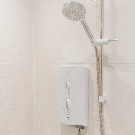 Charming Mews With Secure Parking *