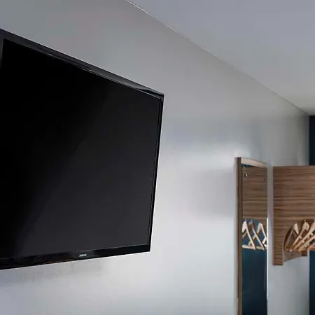 Travelodge Airport 2*