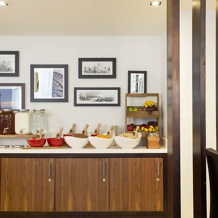 Courtyard By Marriott מלון