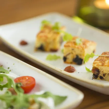 Courtyard By Marriott מלון