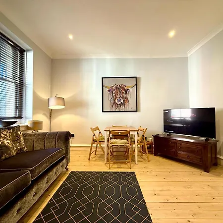 Stunning 2 Bed Nr The Royal Mile & The Castle Lejlighed