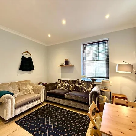Stunning 2 Bed Nr The Royal Mile & The Castle * Edinburgh