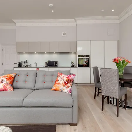 Appartement Destiny Scotland - Chisholm Hunter