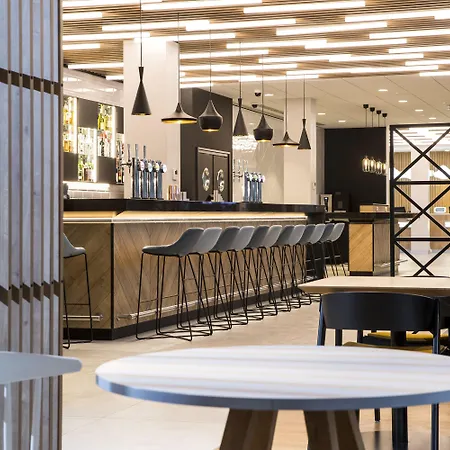 Courtyard By Marriott West Hotel 4*