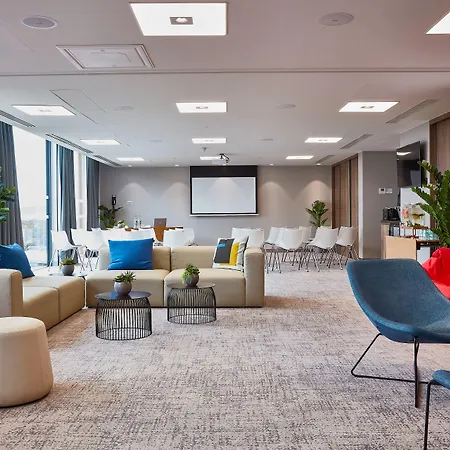 Courtyard By Marriott West