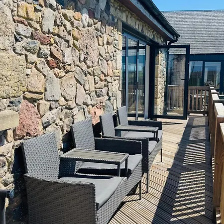 Sleeps 10 - Hot Tub - Pool Table - Play Park Edinburgh