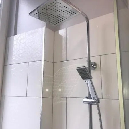 Apartament Elm Row Spacious And