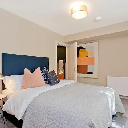 Stylish 2 Bed Centre With Parking Edynburg