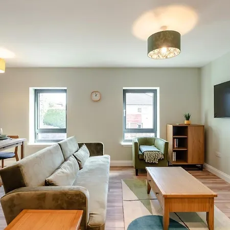 Daire Stunning Upper In The City!