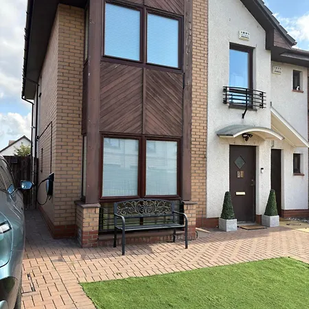 Beautiful House South דירה