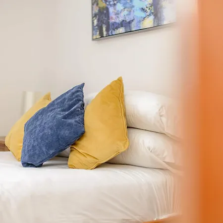 Unique 1 Bed House With Private Parking Appartamento