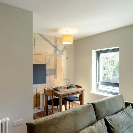 Stunning Upper In The City! Daire *