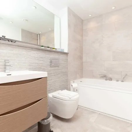 Luxurious - Sleeps 6 * Edinburg