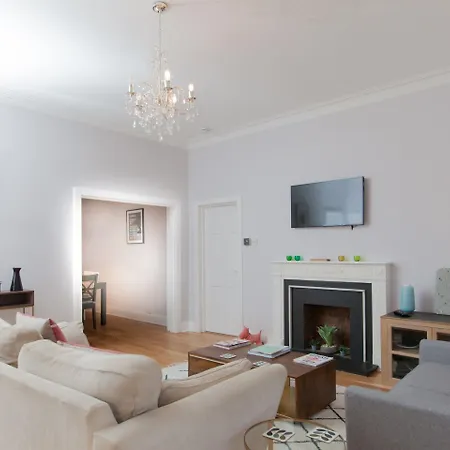 Beautifully Modernised New Town Appartement