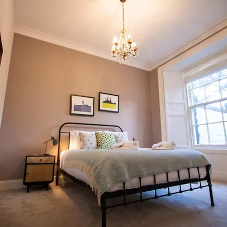 Beautifully Modernised New Town *