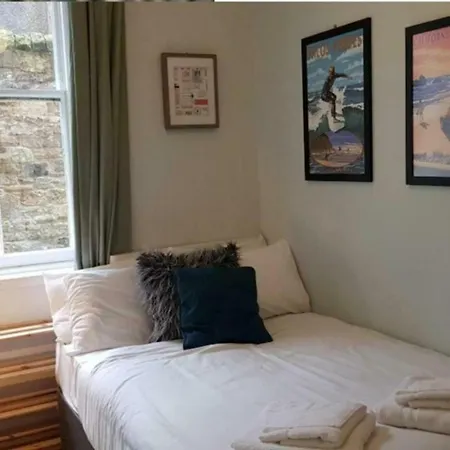 Appartement 3 Bedroom Next To Leafy Meadows *