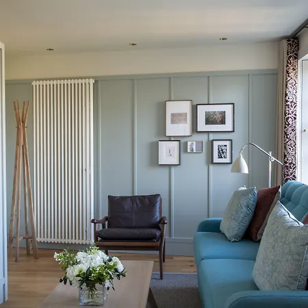 Abbey Apartments, At Holyrood Aparthotel 4*