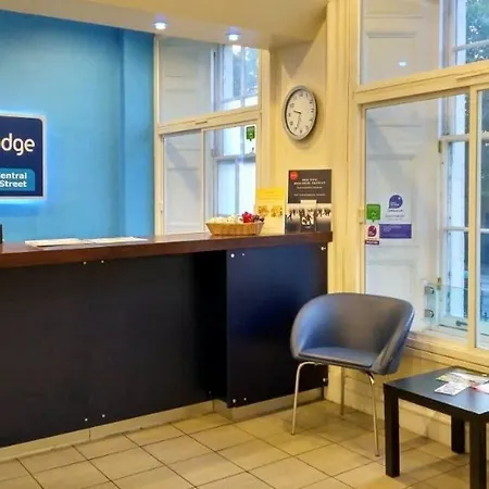 Travelodge Queen Street Отель Эдинбург