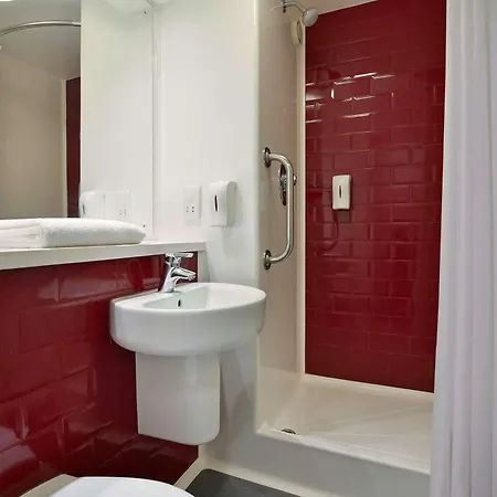 Travelodge Queen Street Отель Эдинбург