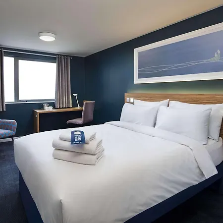 Travelodge Queen Street Отель 3*