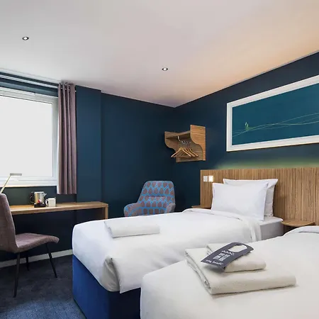 Travelodge Queen Street Отель