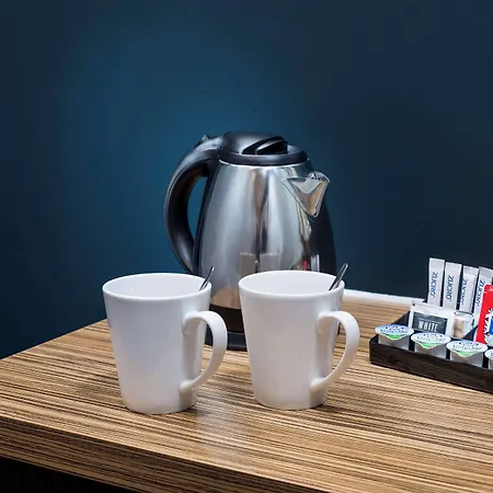 Отель Travelodge Queen Street