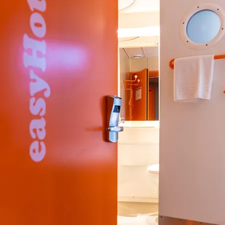 Easyhotel 2*