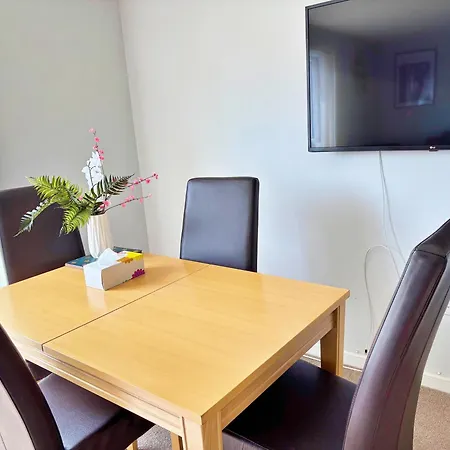 Semesterbostad Newbuild - 3 Bedrooms, 2 Baths,5 Mins From Airport Edinburg