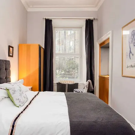 Apartman Spacious 2 Bedroom House Near The Meadows