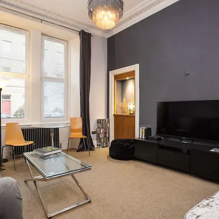 Apartman Spacious 2 Bedroom House Near The Meadows *