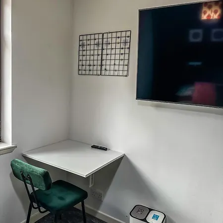 Double With Shared Bathroom Near The Shore And Tram אדינבורו