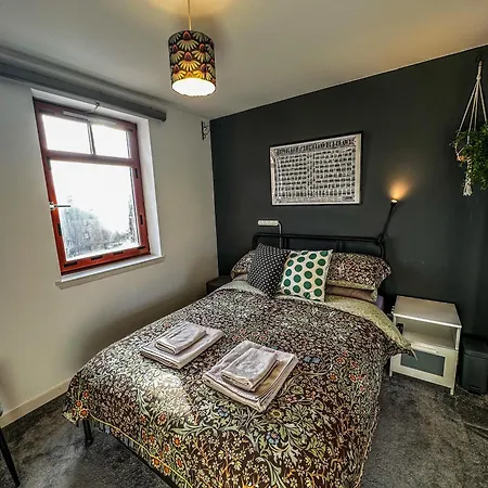 בית הארחה Double With Shared Bathroom Near The Shore And Tram *