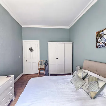 2-bedroom Apartment Edinburgh