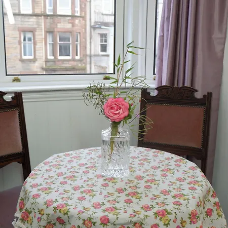 4 Friends House * Edinburgh