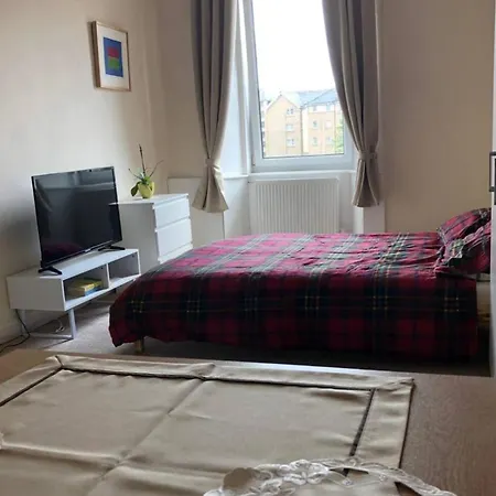 Cosy, Large Double In A Shared Flat 홈스테이 에든버러