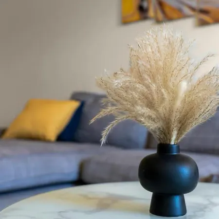 2 Bedroom In Apartment Edinburgh