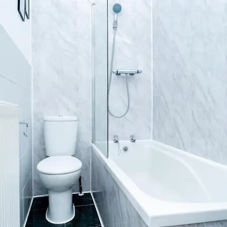 2bd, Ocean Terminal, Tram To Airport, Sleeps 4 Edinburgh