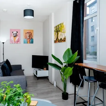 Apartment 2bd, Ocean Terminal, Tram To Airport, Sleeps 4 Edinburgh