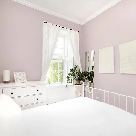 Apartment Chic And Stylish 2-bedroom Near Centre Edinburgh